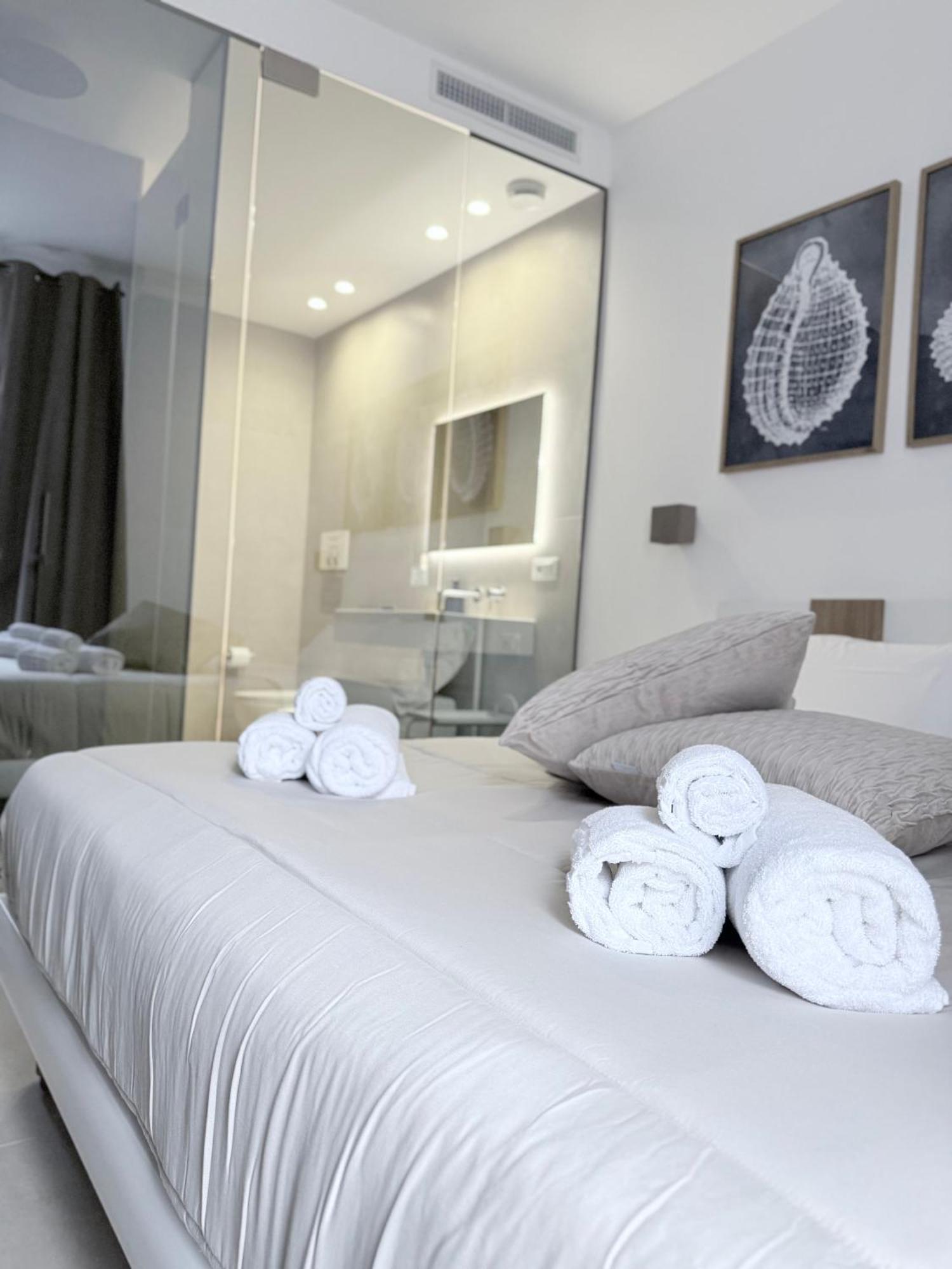 Santa Rosalia Suites Палермо Экстерьер фото
