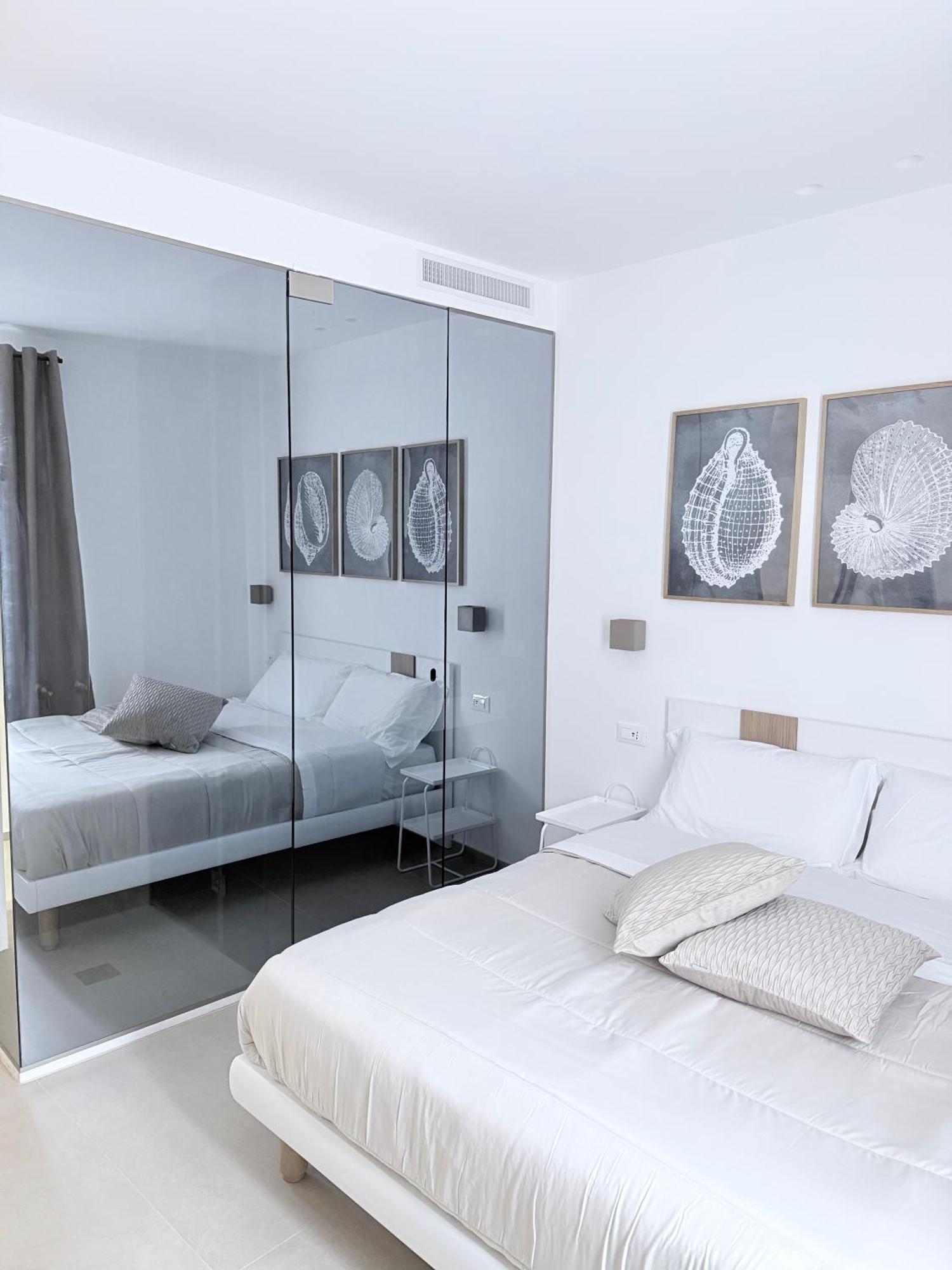 Santa Rosalia Suites Палермо Экстерьер фото